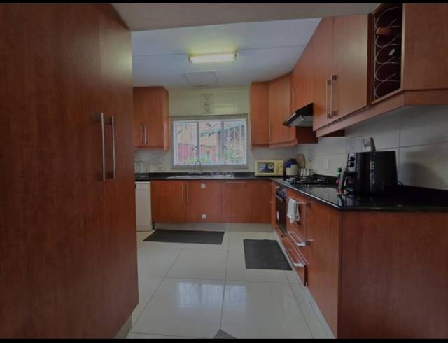 3 BEDROOM TOWNHOUSE FOR SALE IN BASSONIA